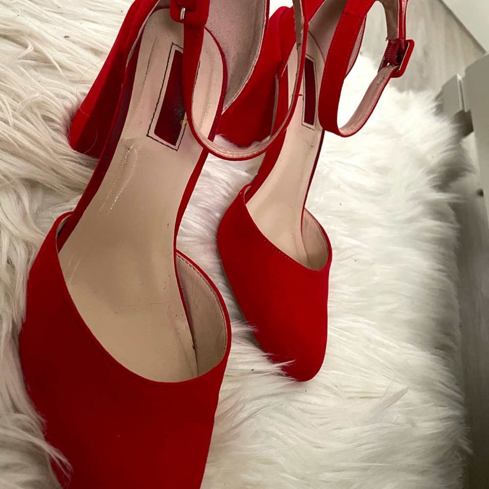 Forever 21 Red Pumps Size 6 - Picture 4 of 4
